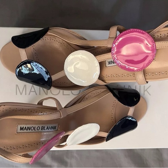 BRAND NEW MANOLO BLAHNIK slingback Sandals - Size 42 (US 12)
NEW IN BOX - Picture 2 of 7